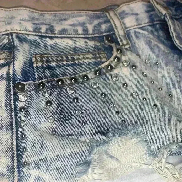 Forever21 studded shorts  size 26 - Picture 2 of 4